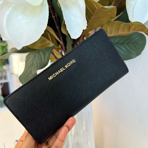 Bifold travel wallet - Picture 2 of 3